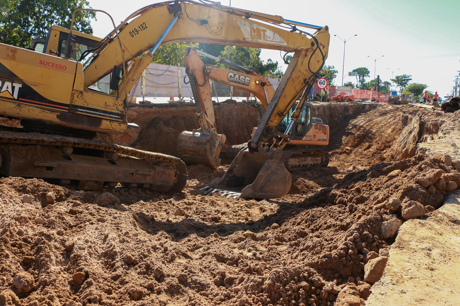 Trabalhadores em obra na Avenida João XXIII