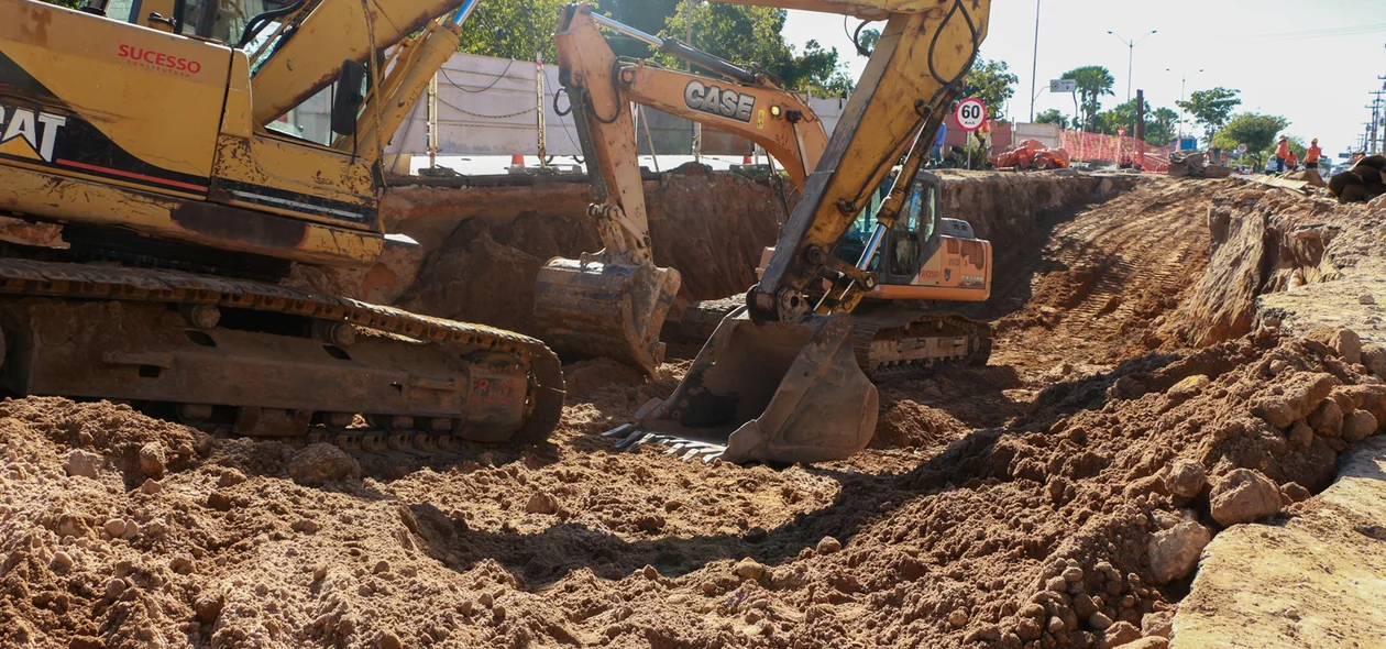 Trabalhadores em obra na Avenida João XXIII