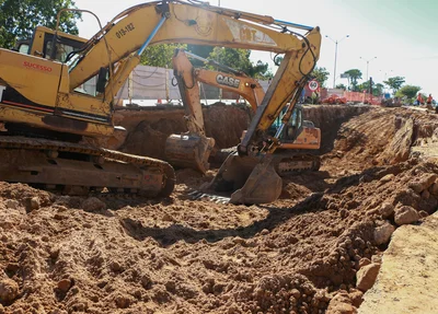 Trabalhadores em obra na Avenida João XXIII