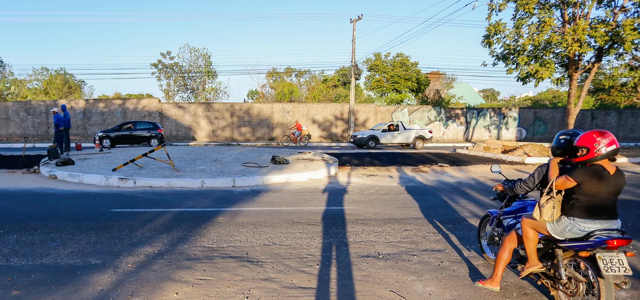 Rotatória localizada na zona leste 