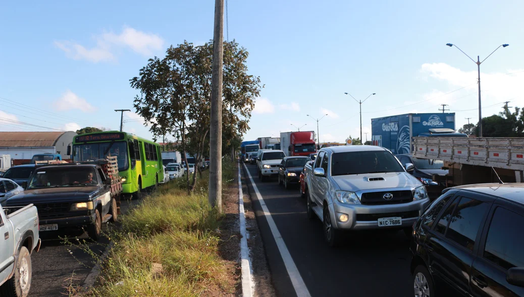 Trânsito ficou congestionado após o acidente na BR 316