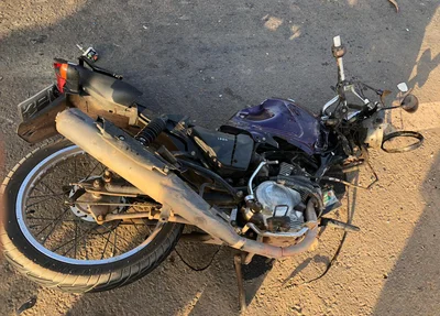 Moto ficou destruída