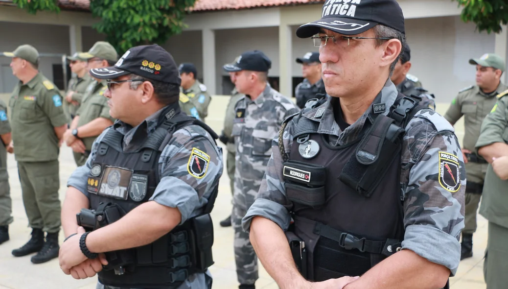 Policiais em solenidade na Companhia do Promorar