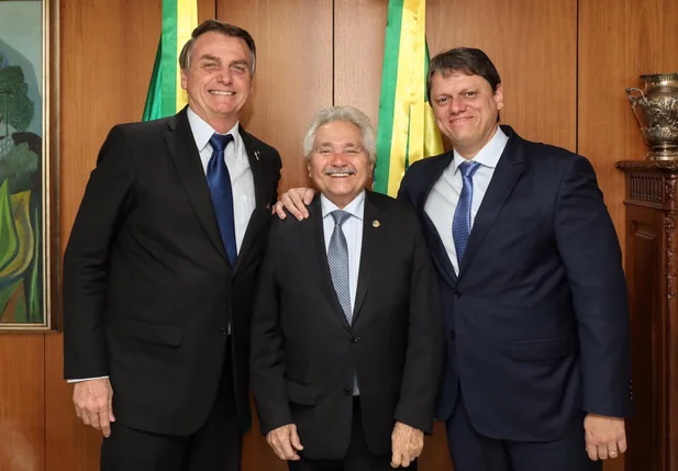 Jair Bolsonaro, Elmano Férrer e ministro Tarcísio Gomes 