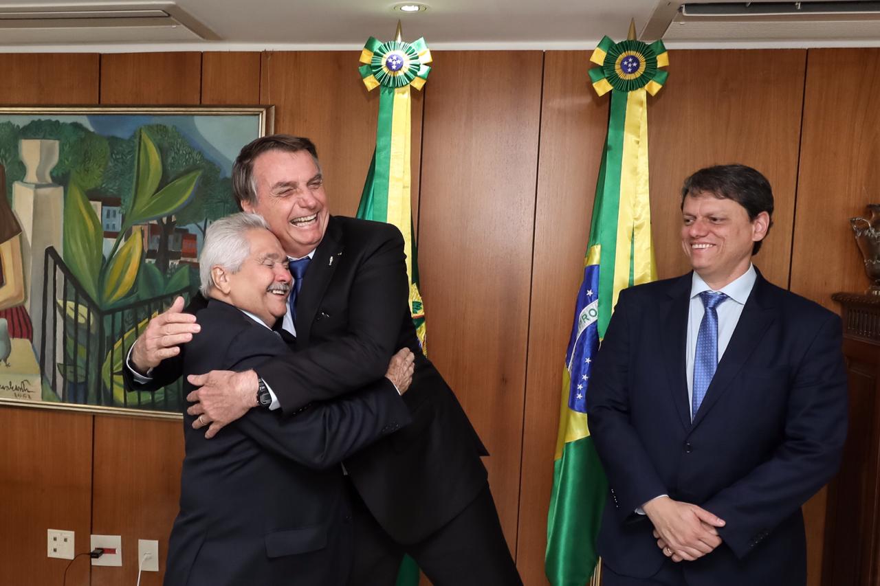 Ministro Tarcísio, Jair Bolsonaro e senador Elmano Férrer