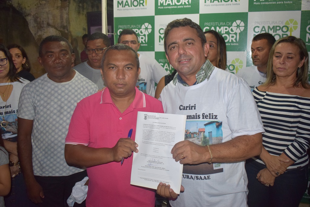 Professor Ribinha garante transporte para universitários