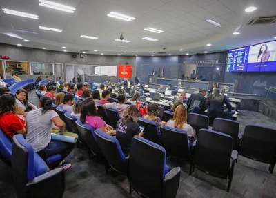 Vereadores votam proibição de professores de participar de assembleias