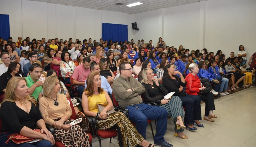 Público prestigia solenidade de lançamento do SaliVag