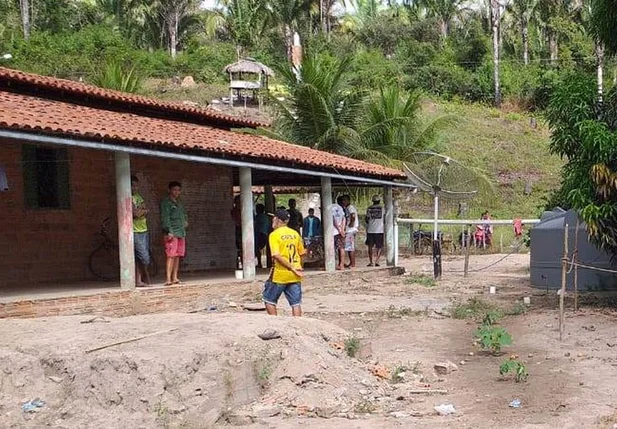 Homem sofre surto e mata idoso a pauladas e facadas em União