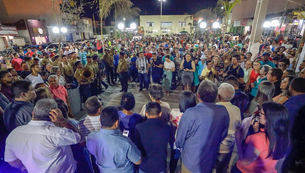 Multidão se fez presente na entrega da Praça Josino Ferreira