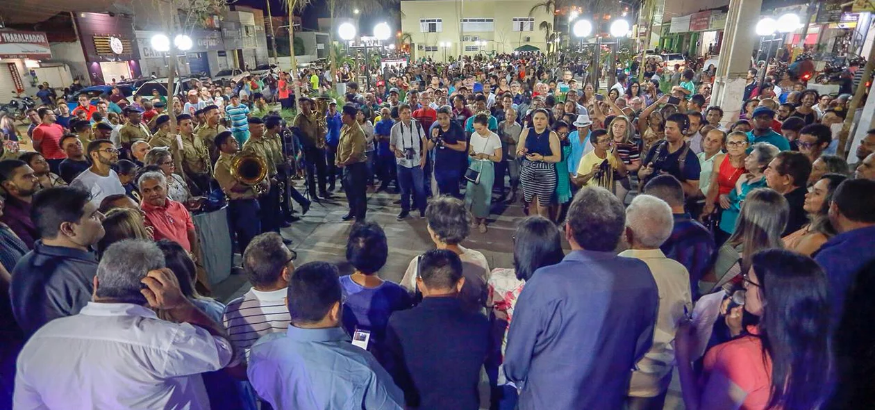 Multidão se fez presente na entrega da Praça Josino Ferreira
