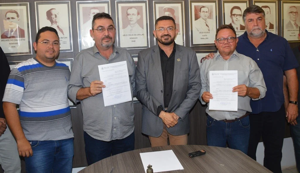 Padre Walmir com os novos secretários