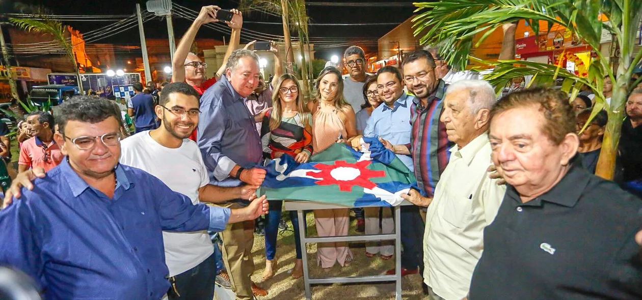 Padre Walmir entrega praça pública equipada com playground e academia popular em Picos