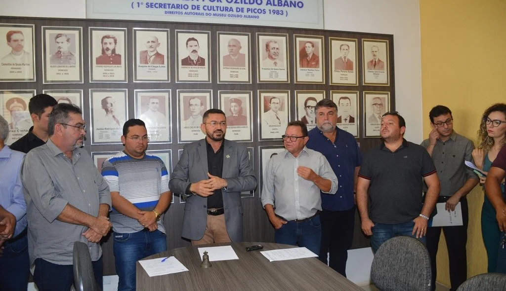 Padre Walmir preside solenidade de posse dos novos secretários