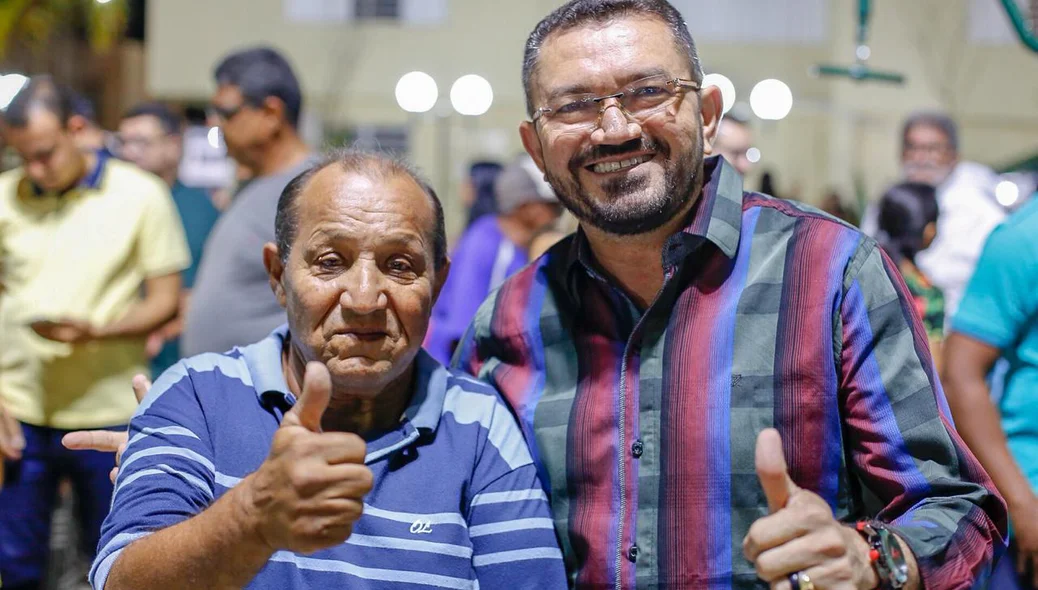Padre Walmir prestigia entrega de praça em Picos 