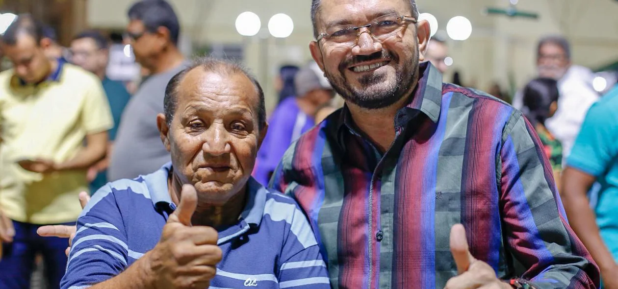 Padre Walmir prestigia entrega de praça em Picos 