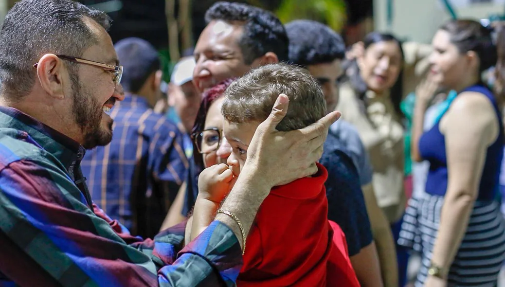 Padre Walmir realiza entrega de praça em Picos 
