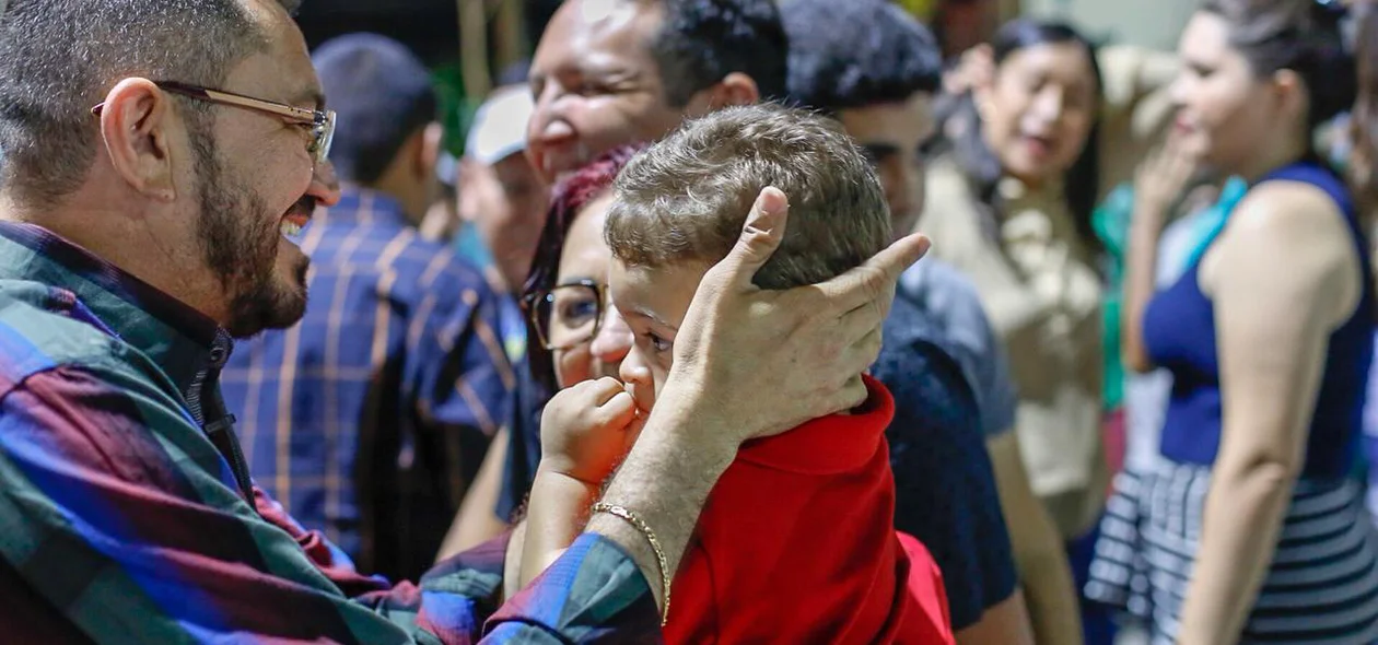 Padre Walmir realiza entrega de praça em Picos 