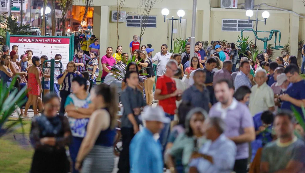 População picoense prestigia entrega de praça pela prefeitura