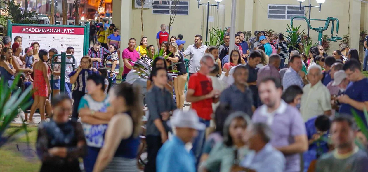 População picoense prestigia entrega de praça pela prefeitura