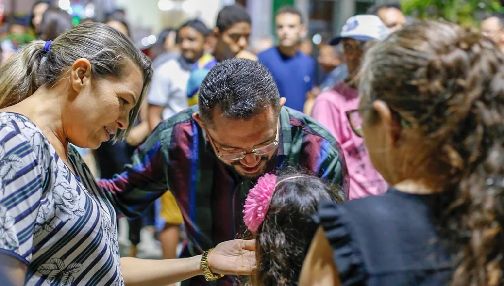 Prefeito Padre Walmir cumprimentou populares