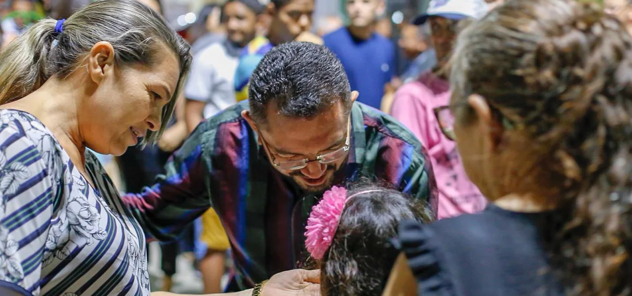 Prefeito Padre Walmir cumprimentou populares