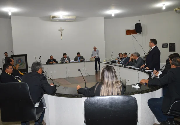 Projeto foi aprovado por treze votos a favor e um contra