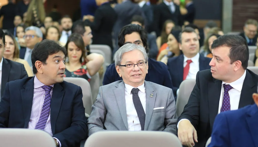 Reitor da UFPI, Arimatéia Dantas, esteve durante a posse