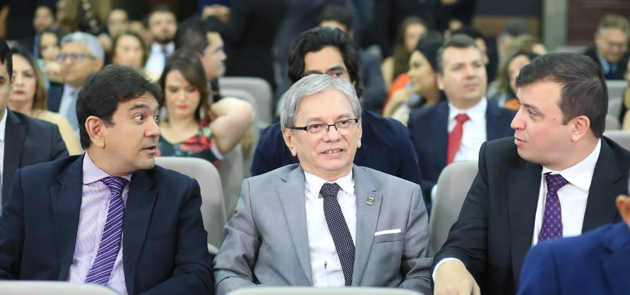Reitor da UFPI, Arimatéia Dantas, esteve durante a posse