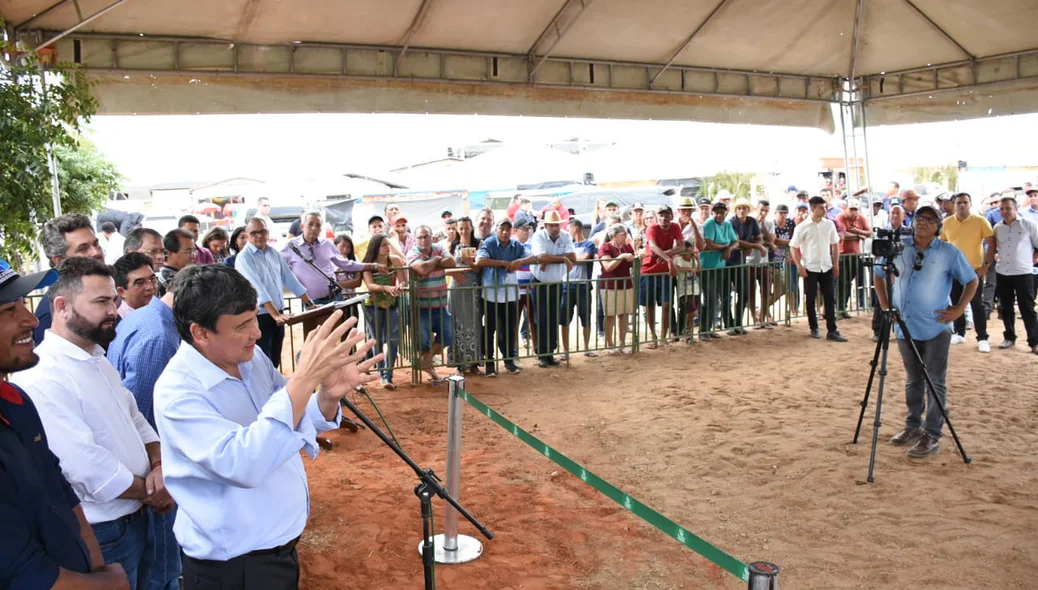 Governador Wellington Dias falou durante a entrega 