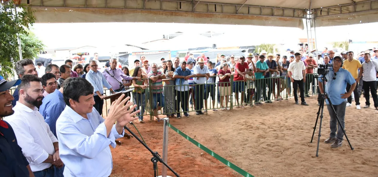Governador Wellington Dias falou durante a entrega 