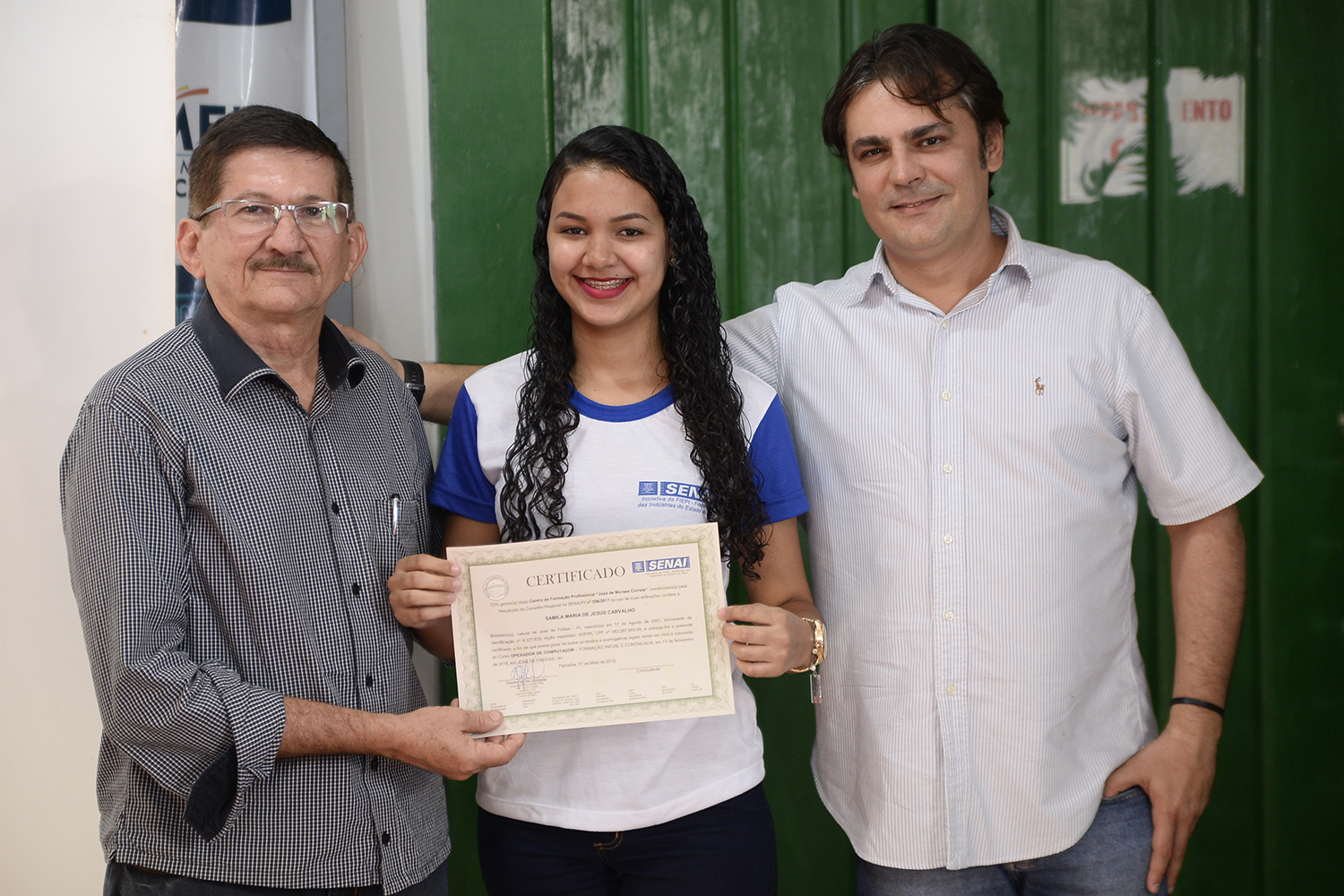 Prefeito e Raimundo José realizam entrega de certificados  