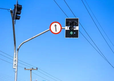 Semáforos estão funcionando 