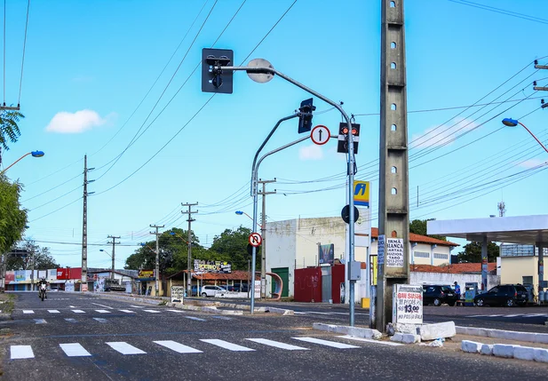 Semáforos Rua Maria Quitéria com Avenida Maria Antonieta Burlamaqui e Rua Araguaína 