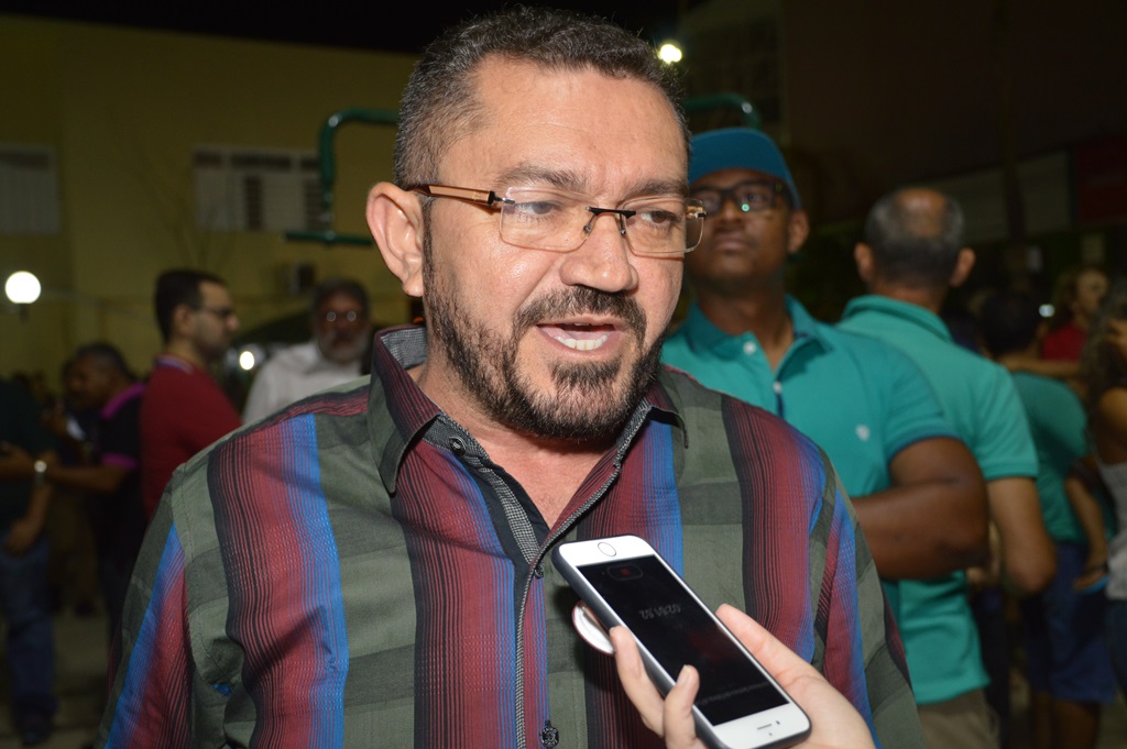 Padre Walmir comenta sucessão e diz que não vai entrar em aventuras