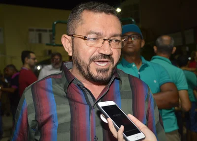 Padre Walmir comenta sucessão e diz que não vai entrar em aventuras