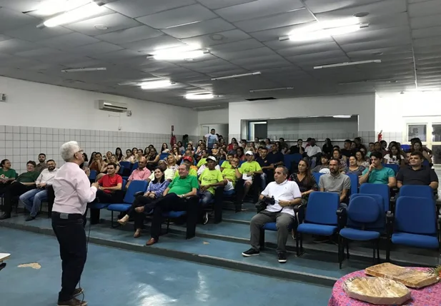 Secretaria de Saúde de Picos realiza palestra para servidores