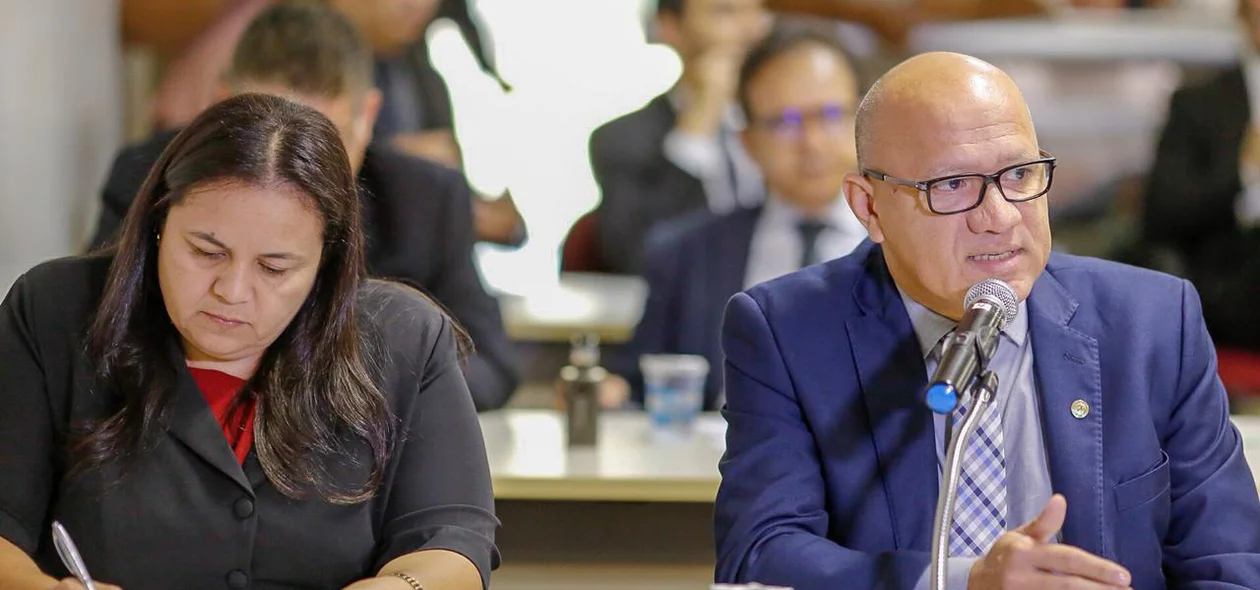 Elisângela Moura e Franzé Silva