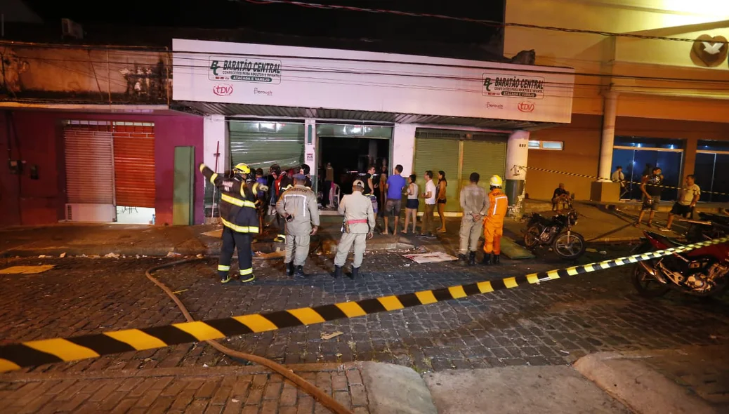 Fogo atinge loja Baratão Central