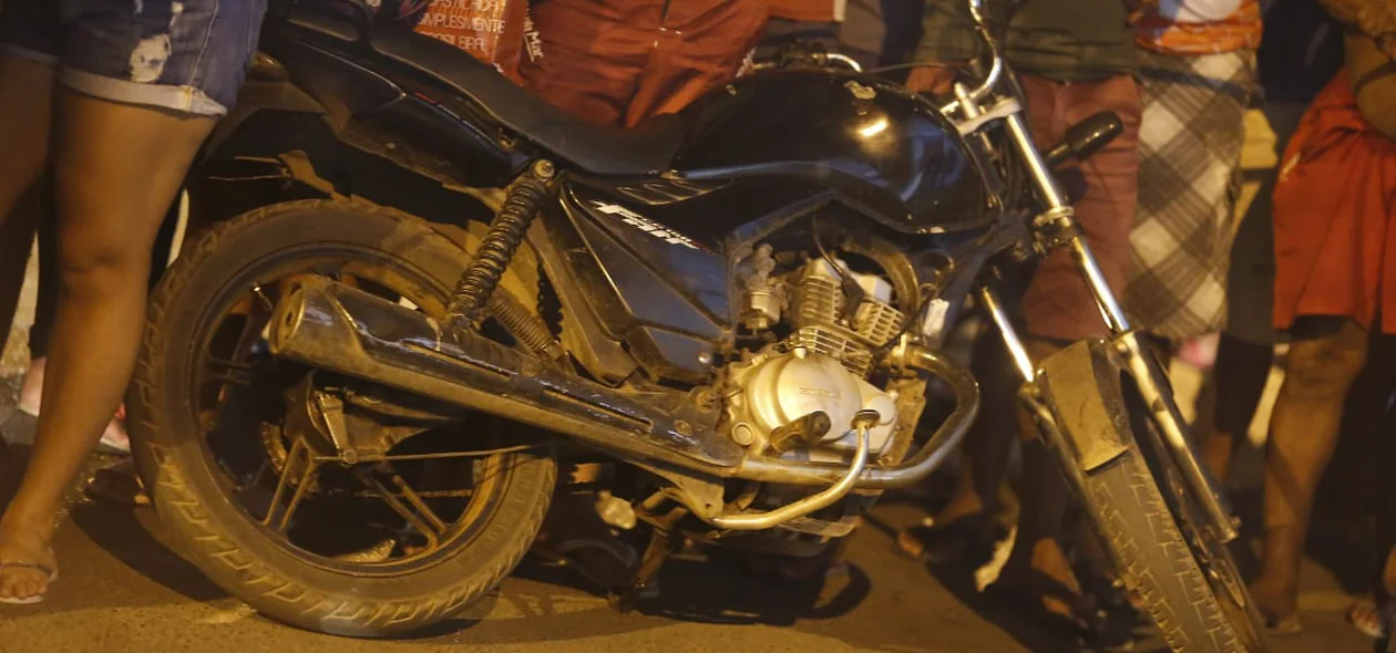 Motocicleta utilizada pelo criminoso em assaltos