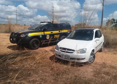 Automóvel de passeio recuperado pela PRF em Teresina