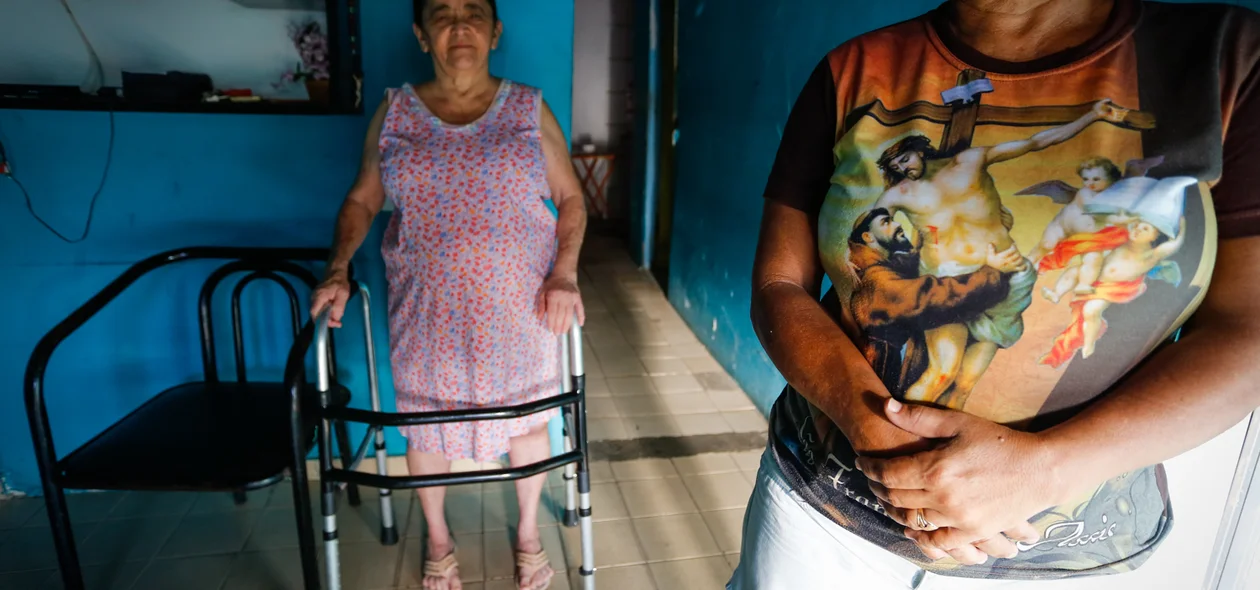 Dona Rosa tem dificuldade de andar na rua 