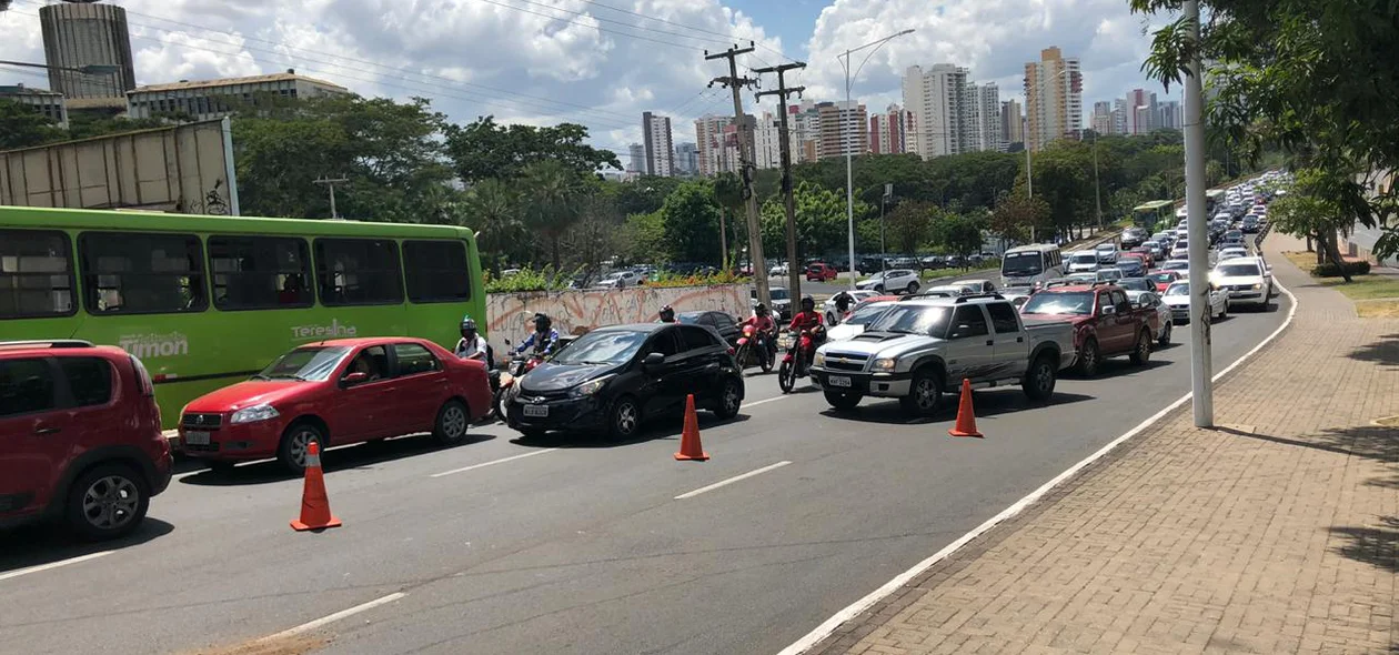 Grande congestionamento se formou após o acidente na Avenida Frei Serafim