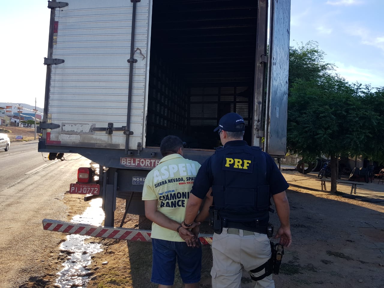 PRF apreende cigarro contrabandeado e prende motorista