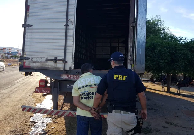 PRF apreende cigarro contrabandeado e prende motorista