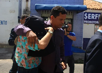 Mulher que se envolveu com Gabriel Brenno saiu acompanhada de advogados