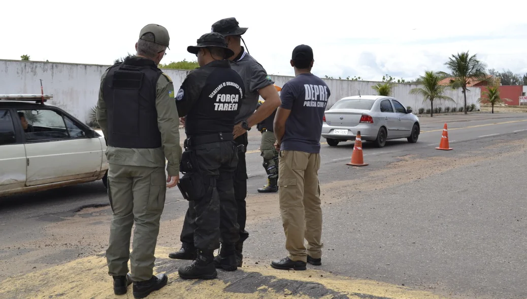 A polícia realizou blitz para evitar entrada de droga no município