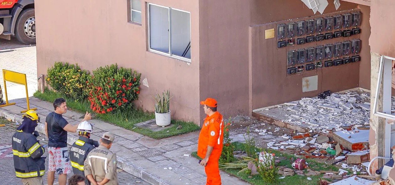 Corpo de bombeiros foi até o local da explosão 