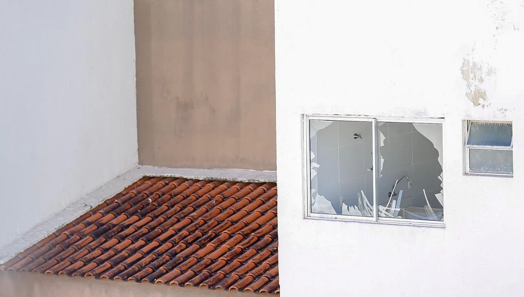 Janelas quebraram com a explosão