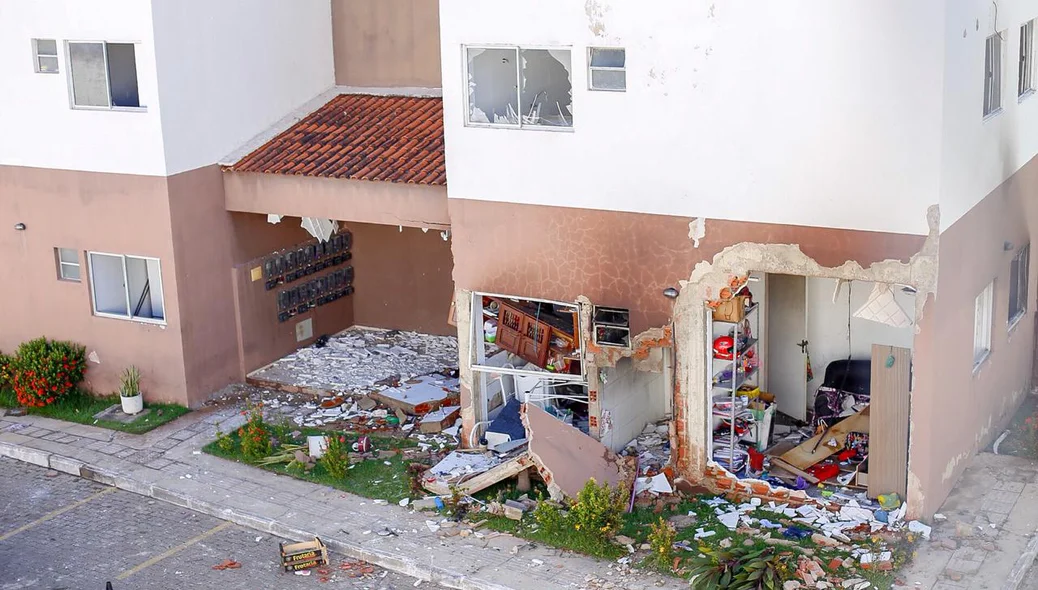 Vazamento de gás causa explosão em apartamento